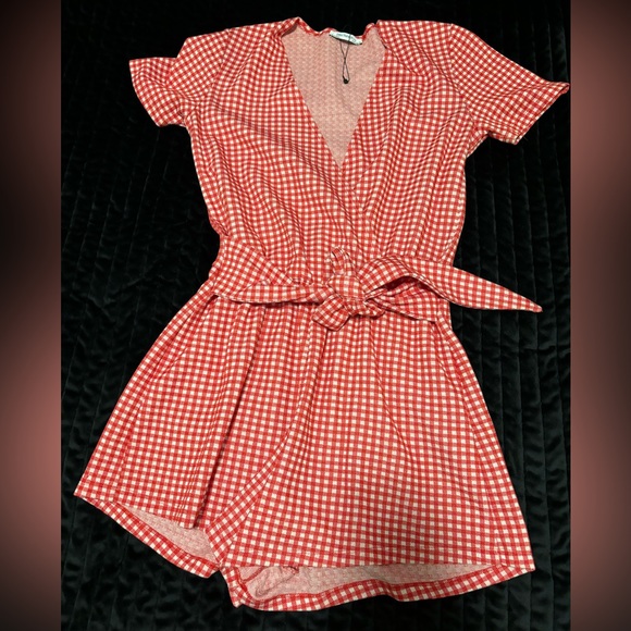 Patterned red and white romper with waist belt - Picture 2 of 7